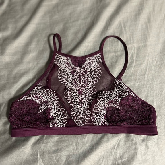 Victoria’s Secret Unlined Lace High-Neck Bralette Size S - Picture 1 of 4